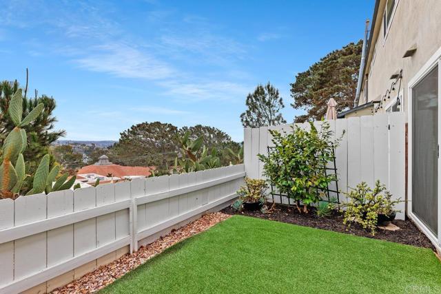 Detail Gallery Image 17 of 36 For 650 E Solana Cir, Solana Beach,  CA 92075 - 2 Beds | 1/1 Baths