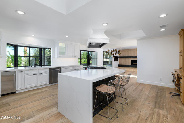 87 Pinecrest Road, Westlake Village CA: https://media.crmls.org/mediaz/9db04776-3be4-47e6-9f40-46aeb9cbdc09.jpg