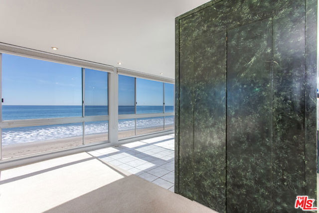 22548 PACIFIC COAST Highway, Malibu CA: https://media.crmls.org/mediaz/9db0ac06-cecc-4928-a121-3f25c3767b96.jpg