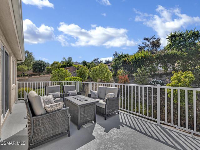659 N Muirfield Avenue, Simi Valley CA: https://media.crmls.org/mediaz/9db165e4-065f-4912-b43f-a8f5d34b12d8.jpg