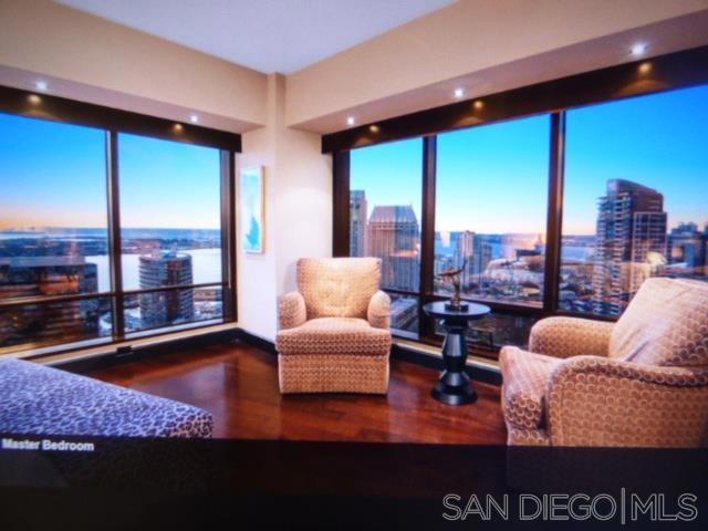 100 Harbor Dr, San Diego CA: https://media.crmls.org/mediaz/9db1bf4e-3b2b-4282-beb6-1ca2908601d3.jpg