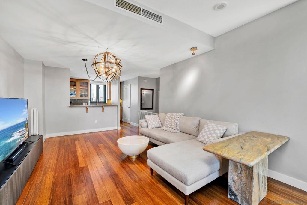 700 E St - photo 6