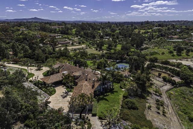 5305 La Crescenta, Rancho Santa Fe CA: https://media.crmls.org/mediaz/9db1e476-b8a1-48f2-a374-66e8a09320e4.jpg