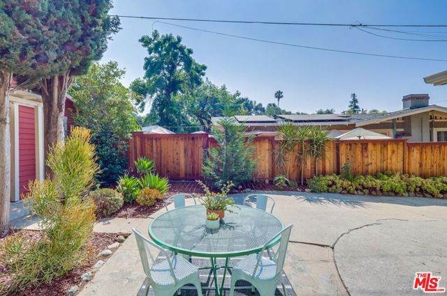 1105 E Claremont Street, Pasadena CA: https://media.crmls.org/mediaz/9db29f28-4a3e-42fd-be6e-229cefebb2d5.jpg