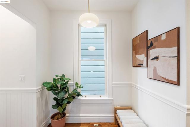 1402 15th St, San Francisco CA: https://media.crmls.org/mediaz/9db2d3a2-bf1b-4921-8c27-b1c7819ebca9.jpg