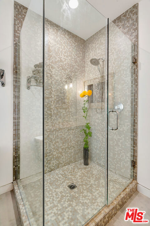 25 Brooks Avenue, Venice CA: https://media.crmls.org/mediaz/9db2f848-08cd-4fc7-bca8-dd9d1f0460c6.jpg