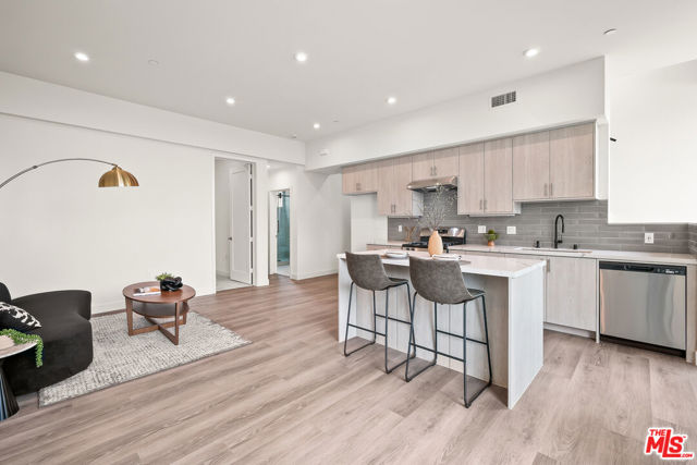 1202 N Orange, West Hollywood CA: https://media.crmls.org/mediaz/9db331e2-1ce0-440a-aa70-1f95b6c6775b.jpg