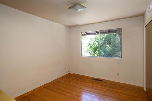 26792 Robleda Court, Los Altos Hills CA: https://media.crmls.org/mediaz/9db35b5d-c398-4f4d-b0f2-db0dbdbeb88c.jpg