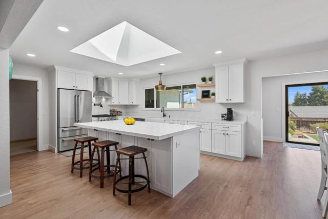 215 Rays Circle, Hollister CA: https://media.crmls.org/mediaz/9db3e940-b7db-4d70-9512-43a4bc2eb508.jpg
