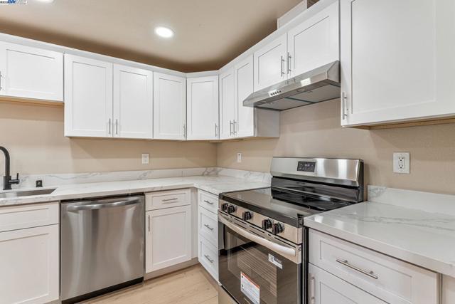 19723 Redwood Rd, Castro Valley CA: https://media.crmls.org/mediaz/9db3eaa8-8c21-4253-bcdf-58adba2d8cc5.jpg