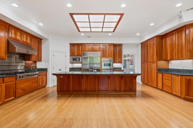 5000 Peach Blossom Lane, Oakdale CA: https://media.crmls.org/mediaz/9db42360-76eb-4ea2-96dd-d24501f35816.jpg