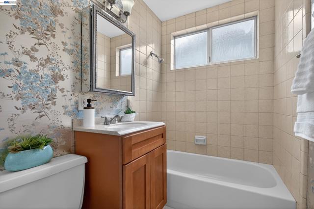 Image 26 of 32 For 15753 Via Sonata