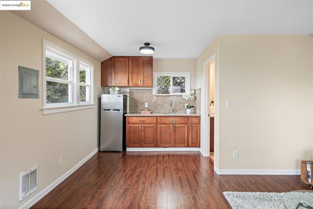 262 Byxbee St, San Francisco CA: https://media.crmls.org/mediaz/9db588b0-9948-4684-93e9-3cf56de24098.jpg