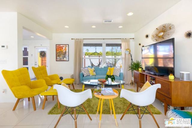 3963 E Calle San Antonio, Palm Springs CA: https://media.crmls.org/mediaz/9db5bb3b-a03c-488a-89cc-ee1419efbb12.jpg