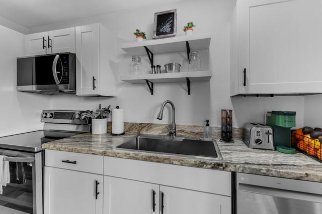 Image 25 of 50 For 78250 Cortez Lane 129