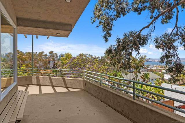 405 W Nutmeg St, San Diego CA: https://media.crmls.org/mediaz/9db69d3c-68ff-4713-936b-75cbc9ed94f1.jpg