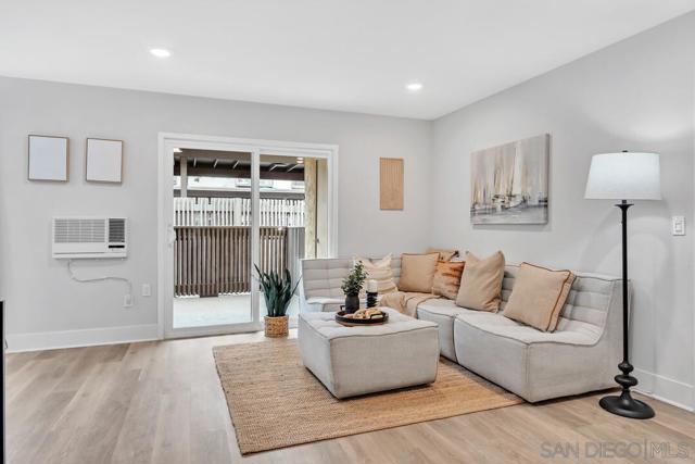 8644 Via Mallorca, La Jolla CA: https://media.crmls.org/mediaz/9db706a3-581b-4c47-93ab-85eb7eeb5248.jpg