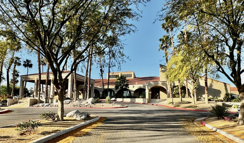 https://media.crmls.org/mediaz/9db795fb-d6c6-4d16-ade2-2d5e9b35f733.jpg?preset=X-Large