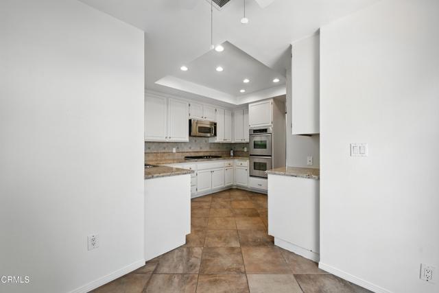 Detail Gallery Image 8 of 49 For 18731 Hatteras St #35,  Tarzana,  CA 91356 - 3 Beds | 2/1 Baths