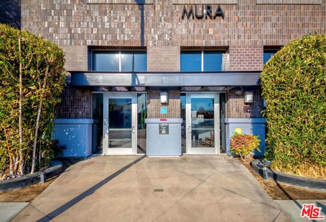629 Traction Avenue, Los Angeles CA: https://media.crmls.org/mediaz/9db87bd0-b618-4cea-8524-be51bca6fa8e.jpg