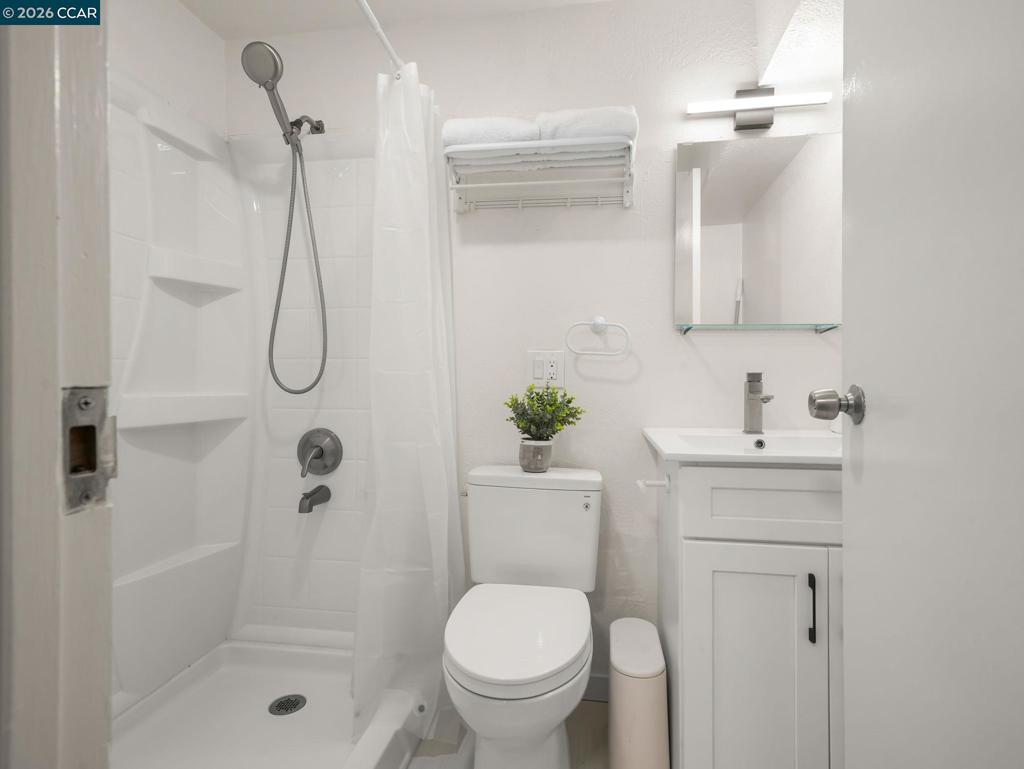 https://media.crmls.org/mediaz/9db8d0e5-1ced-4709-bed0-7fbd3629bd11.jpg?preset=X-Large