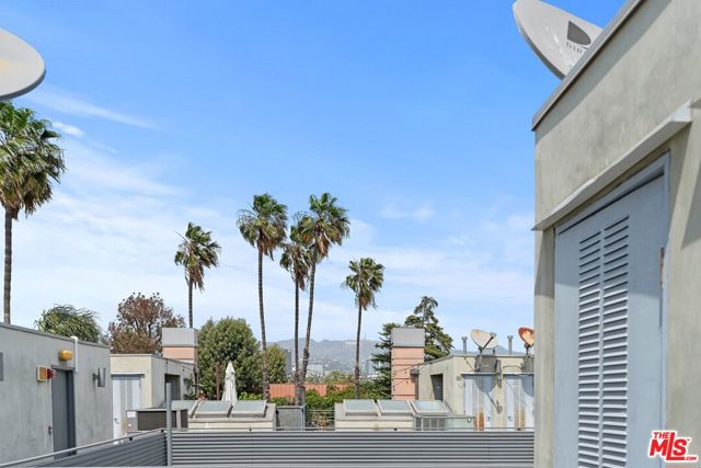 5806 Waring Avenue, Los Angeles CA: https://media.crmls.org/mediaz/9db940fb-868e-4ac3-9b2e-34eac094c206.jpg