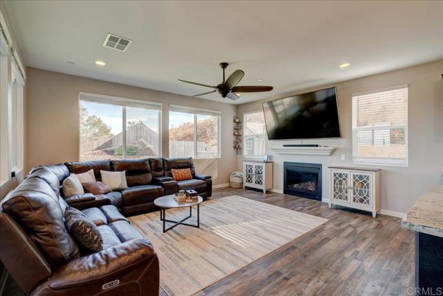 Detail Gallery Image 10 of 72 For 1186 Glae Jean Ct, Ramona,  CA 92065 - 5 Beds | 3/1 Baths