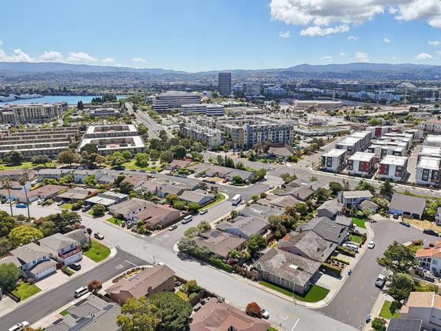 613 Pilgrim Drive, Foster City CA: https://media.crmls.org/mediaz/9db9bf79-8dcd-4dd9-8bca-381b7c9d0791.jpg