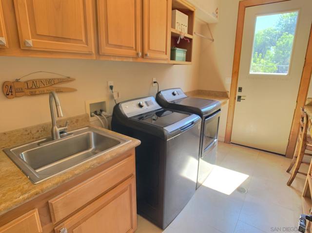 1445 Terracita Ln, Alpine CA: https://media.crmls.org/mediaz/9dba3676-51e9-4ad7-a10c-38c5a5a6ff40.jpg