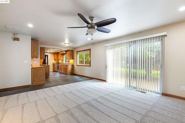 LIVING / KITCHEN COMBO