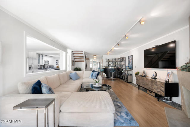 1218 S Westlake Boulevard, Westlake Village CA: https://media.crmls.org/mediaz/9dba6cfe-5375-44fc-9d1c-2acbd0961b03.jpg