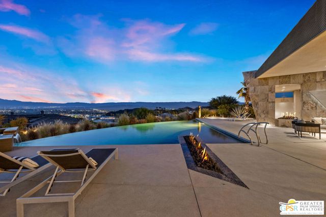 25 Sierra Vista Drive, Rancho Mirage CA: https://media.crmls.org/mediaz/9dbaf41c-fe80-409d-8586-baaabe56caed.jpg