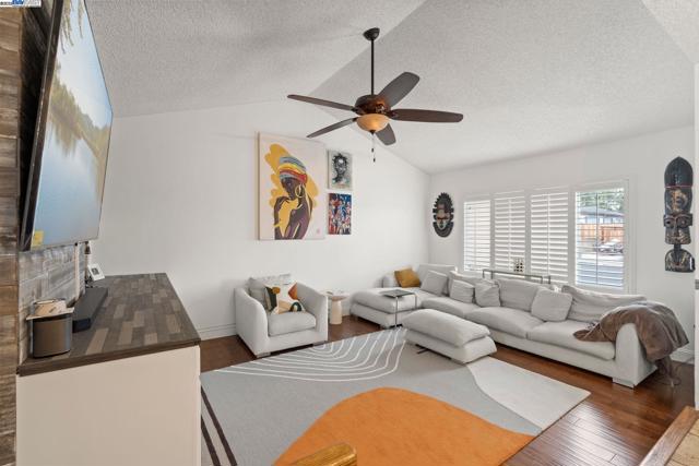 148 primrose ln, Vallejo CA: https://media.crmls.org/mediaz/9dbb007e-99a2-4682-80e0-8c71ad20266e.jpg