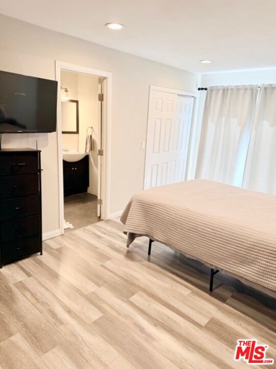 2940 Live Oak Street, Huntington Park CA: https://media.crmls.org/mediaz/9dbb0f25-721c-4455-89ac-98529ca8aa90.jpg