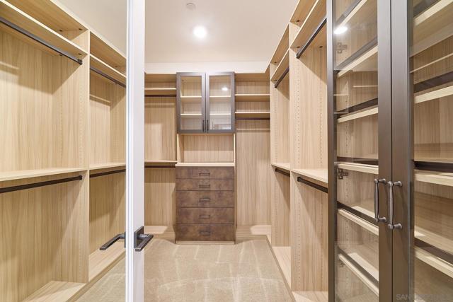 2921 Via Alta Pl, San Diego CA: https://media.crmls.org/mediaz/9dbb3236-d6fa-4b0f-90e5-ccc42484ad84.jpg