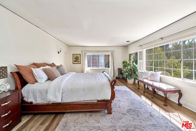 728 S Windsor Boulevard, Los Angeles CA: https://media.crmls.org/mediaz/9dbb7d44-1a97-4a2f-b98f-1c6e2f389dd9.jpg