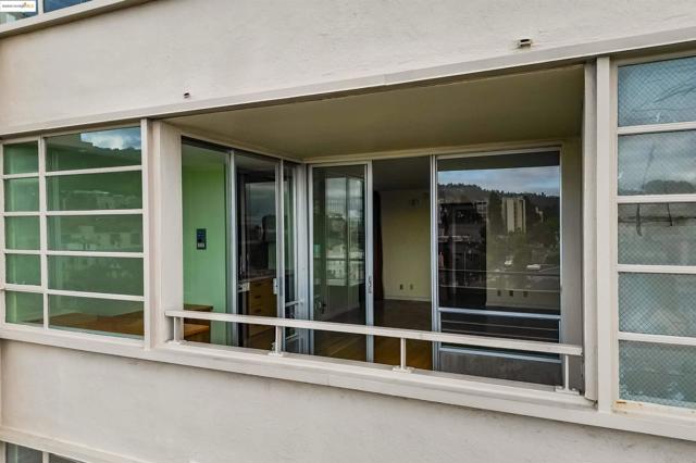 2550 Dana St, Berkeley CA: https://media.crmls.org/mediaz/9dbb98ee-b403-4c74-817f-400f5a62e855.jpg
