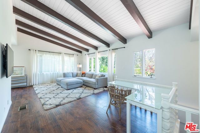 905 Hartford Drive, Beverly Hills CA: https://media.crmls.org/mediaz/9dbbbac8-a7f9-41a4-9e17-daadee131d61.jpg