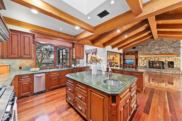 15707 Blue Crystal Trl, Poway CA: https://media.crmls.org/mediaz/9dbbcf1a-b618-4c17-9b8e-1056feac87f5.jpg