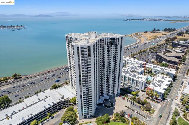6363 Christie Ave, Emeryville CA: https://media.crmls.org/mediaz/9dbc19e6-cc3c-43af-82f1-f96109c9af38.jpg