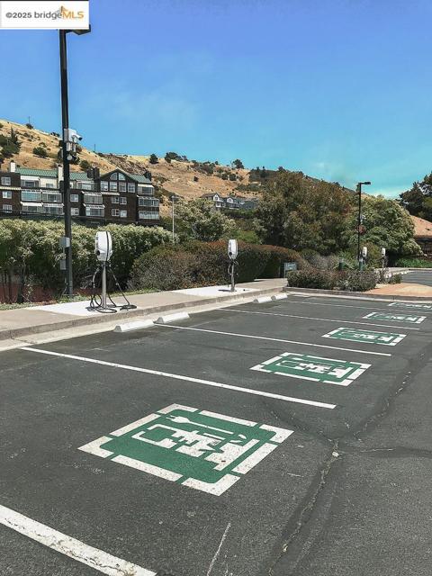 1400 Pinnacle Ct, Richmond CA: https://media.crmls.org/mediaz/9dbc370b-ebf9-42f8-a371-674932cde115.jpg