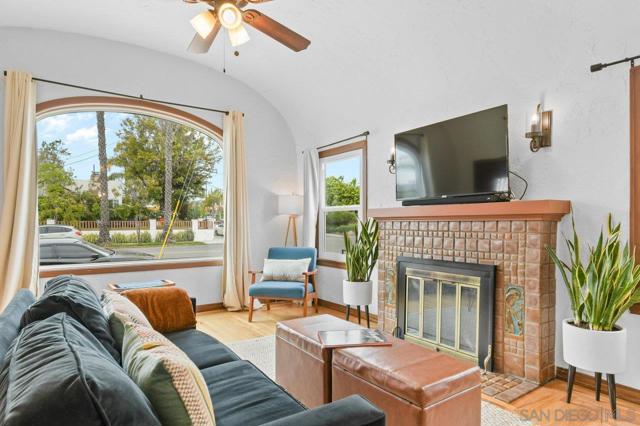 3195 Juniper St, San Diego CA: https://media.crmls.org/mediaz/9dbc4ff9-8a0f-411a-a69e-60bb85ffc6d2.jpg