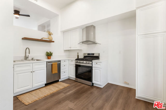 14500 Van Nuys Boulevard, 33 photo 4