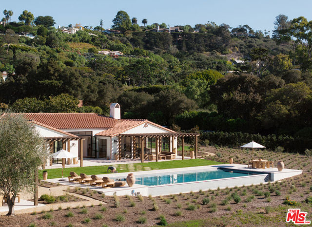 4200 Marina Drive, Santa Barbara CA: https://media.crmls.org/mediaz/9dbd2e89-a2c1-4ab8-b7bd-9c64a1a38973.jpg