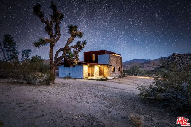 63131 Rocking Chair Road, Joshua Tree CA: https://media.crmls.org/mediaz/9dbdf93c-fa1d-4860-ab2b-8100b4e20074.jpg