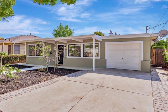 1312 Carlton Avenue, Menlo Park CA: https://media.crmls.org/mediaz/9dbe220d-0600-4931-b088-4a5ac31c2dab.jpg