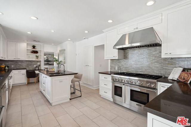 149 S Wetherly Drive, Beverly Hills CA: https://media.crmls.org/mediaz/9dbe64c0-405c-4dd6-8972-1d18a805910c.jpg