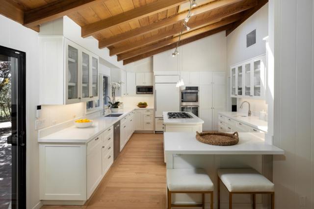 23480 Ravensbury Avenue, Los Altos Hills CA: https://media.crmls.org/mediaz/9dbe69c9-00af-4116-b135-aca0e788cdcf.jpg