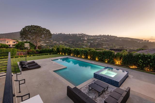2641 Costebelle Dr, La Jolla CA: https://media.crmls.org/mediaz/9dbe7ffb-4b20-4029-aee0-36e51779af0b.jpg