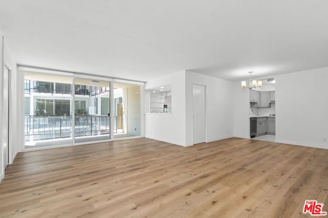 9950 Durant Drive, Beverly Hills CA: https://media.crmls.org/mediaz/9dbf30a7-c3af-4464-9ba6-7691eba4089c.jpg